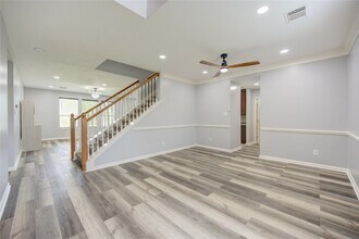 9351 Royal Way in Houston, TX - Foto de edificio - Building Photo