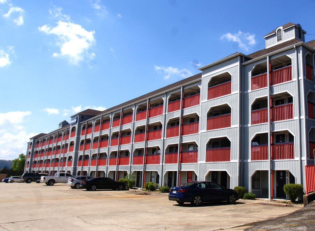 Plato's Cave Apartments in Branson, MO