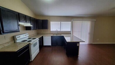 1125 Greenbriar Ln in Lancaster, TX - Building Photo - Building Photo