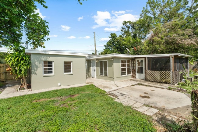 5916 Gulfport Blvd S in Gulfport, FL - Foto de edificio - Building Photo