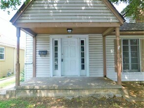 1609 N Locust St in Denton, TX - Building Photo - Building Photo