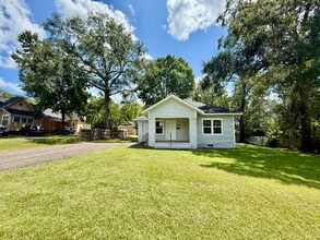 121 W Kerr Ave in Lufkin, TX - Foto de edificio - Building Photo