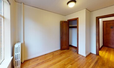 Viceroy Apartments in Seattle, WA - Building Photo - Interior Photo