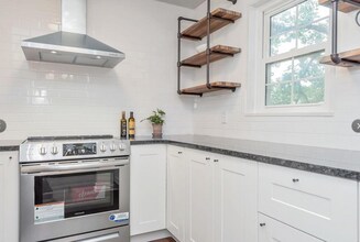 1550 Swallow Dr in St. Louis, MO - Building Photo - Building Photo