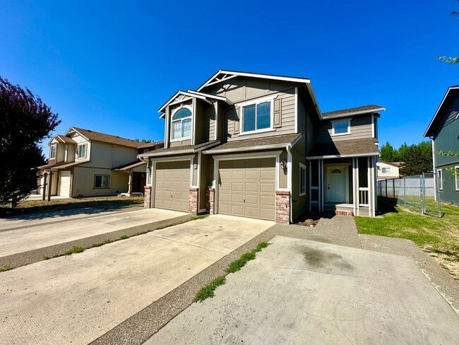 2103 Yellowstone St in Ellensburg, WA - Building Photo - Building Photo