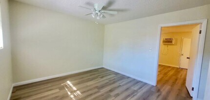 15865 Vanowen St in Los Angeles, CA - Building Photo - Building Photo