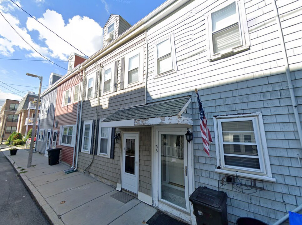 66 Bolton St, Unit A in Boston, MA - Building Photo