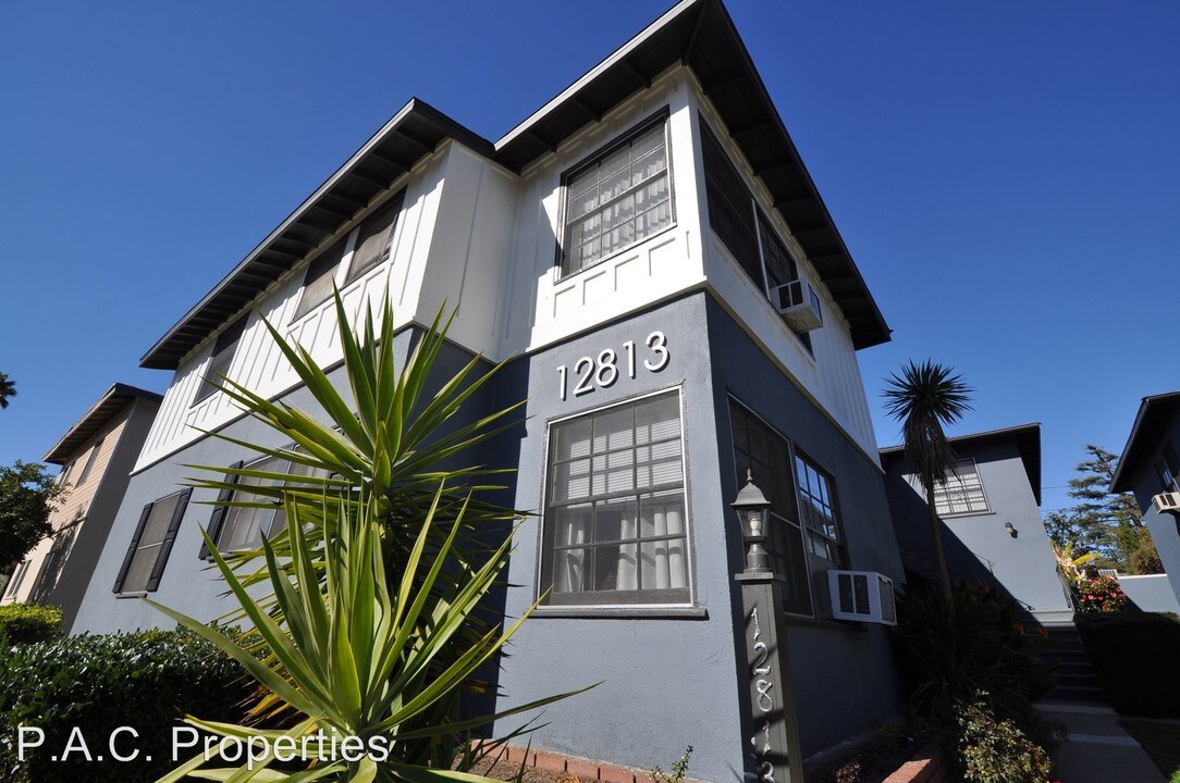 Residential Condominium in Valley Village, CA - Building Photo