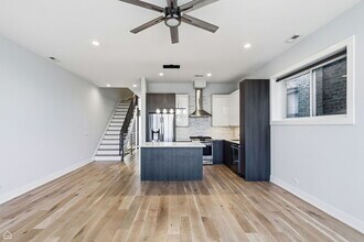 1042 S Oakley Blvd in Chicago, IL - Building Photo - Building Photo