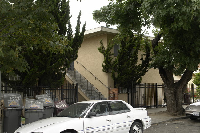 3057 Blossom St in Oakland, CA - Building Photo - Building Photo