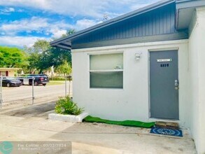 889 NW 16th Ave in Fort Lauderdale, FL - Building Photo - Building Photo