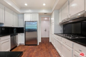 423 N Palm Dr in Beverly Hills, CA - Building Photo - Building Photo