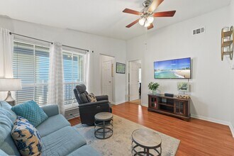 3506 Cove View Blvd in Galveston, TX - Building Photo - Building Photo