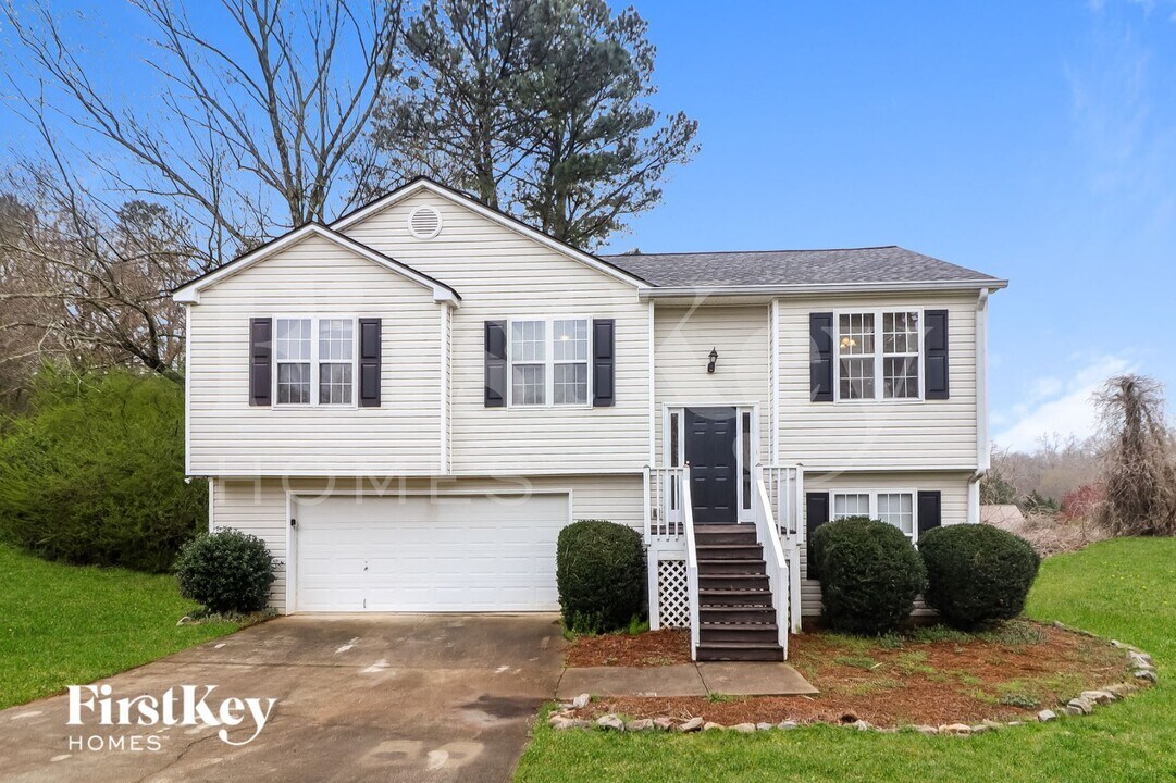 8630 Bayhill Dr in Gainesville, GA - Building Photo