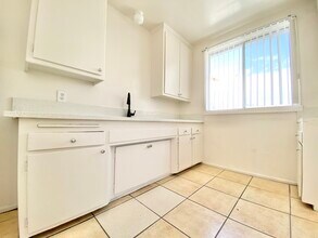 1425 W Jefferson Blvd in Los Angeles, CA - Building Photo - Building Photo