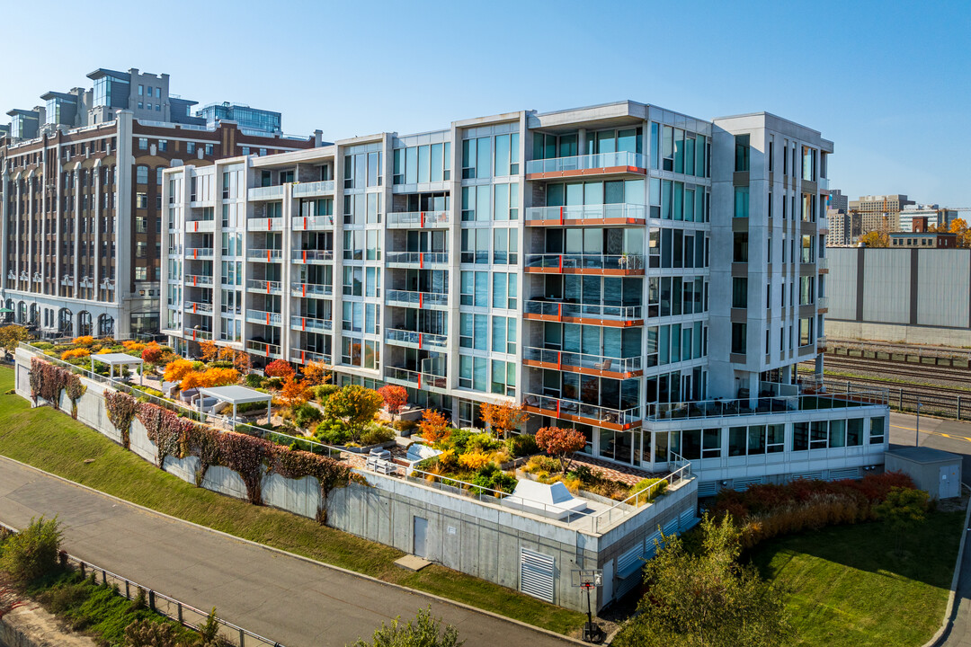 Sax Sur Le Fleuve in Montréal, QC - Building Photo