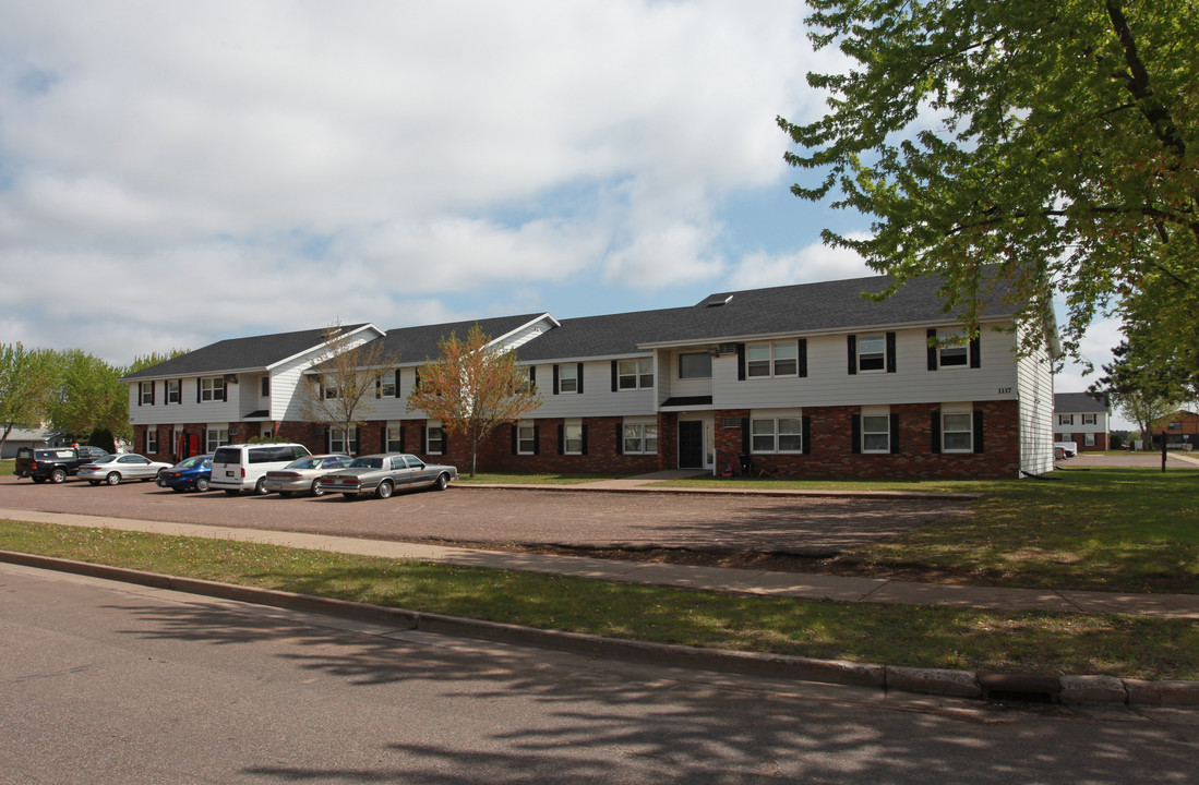 Craig Court in Eau Claire, WI - Building Photo