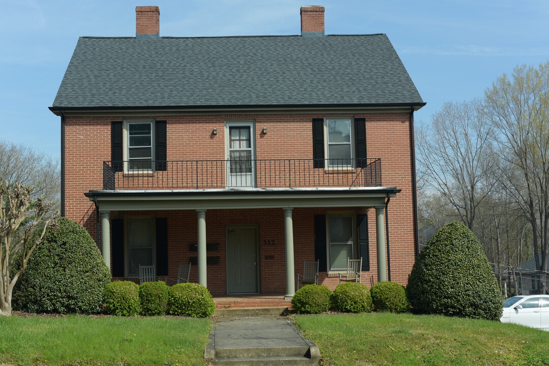 312 2nd Ave NW, Unit #2 in Hickory, NC - Building Photo