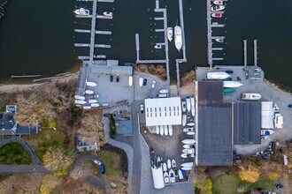 18 Riverside Ave in Old Saybrook, CT - Building Photo - Building Photo
