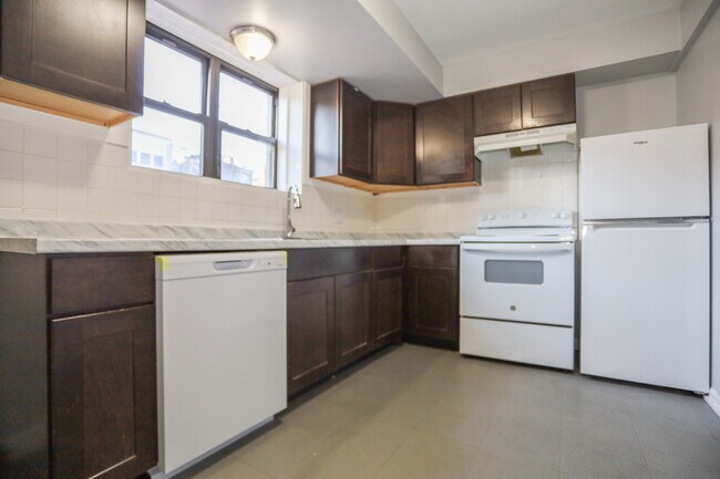 9016 Lamon Ave in Skokie, IL - Building Photo - Building Photo