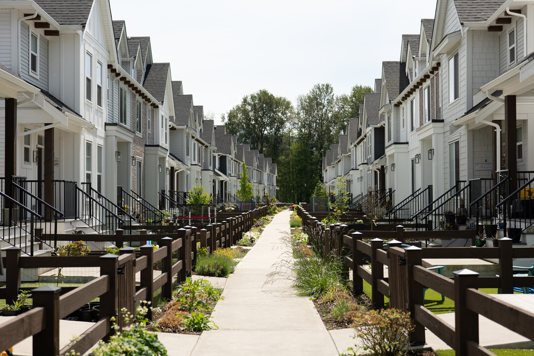 Cedarbrook Row Homes in Chilliwack, BC - Building Photo