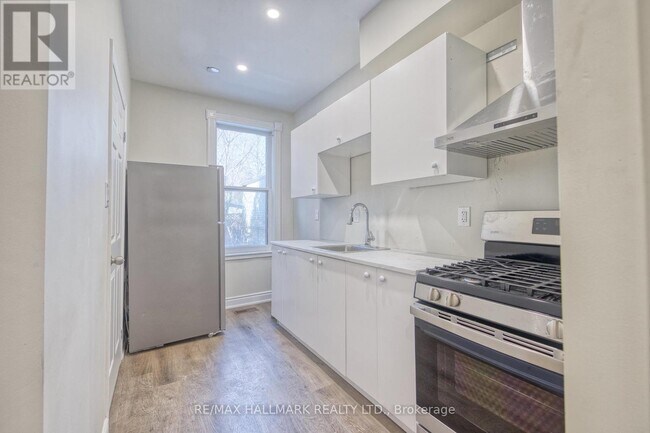 46 Springhurst Ave in Toronto, ON - Building Photo - Building Photo