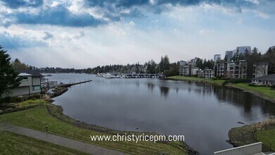 395 101st Ave SE in Bellevue, WA - Building Photo - Building Photo