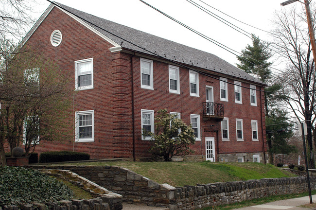 240 Highland Ave in Jenkintown, PA - Foto de edificio - Building Photo