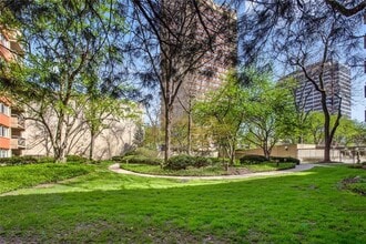 2525 Main St, Unit 204 in Kansas City, MO - Foto de edificio - Building Photo