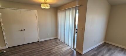555 E Silverado Ranch Blvd in Las Vegas, NV - Building Photo - Building Photo
