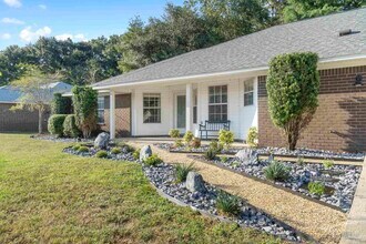 5828 Ibis Rd in Milton, FL - Building Photo - Building Photo