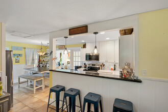 660 Linley St, Unit Cottage House in Longboat Key, FL - Foto de edificio - Building Photo