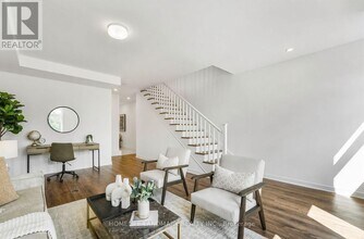 3058 Trailside Dr in Oakville, ON - Building Photo - Building Photo