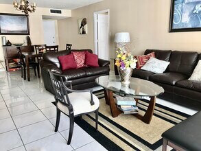 18041 Biscayne Blvd, Unit 4S1902 in Aventura, FL - Foto de edificio - Building Photo