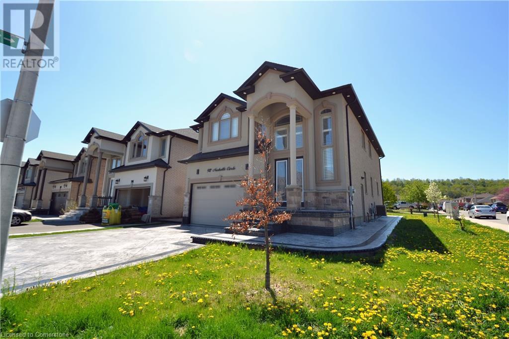 92 Nashville Cir in Hamilton, ON - Building Photo
