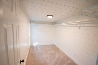 518 S Masonic St in Bellville, TX - Building Photo - Building Photo