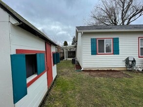 4527 SE 49th Ave in Portland, OR - Building Photo - Building Photo