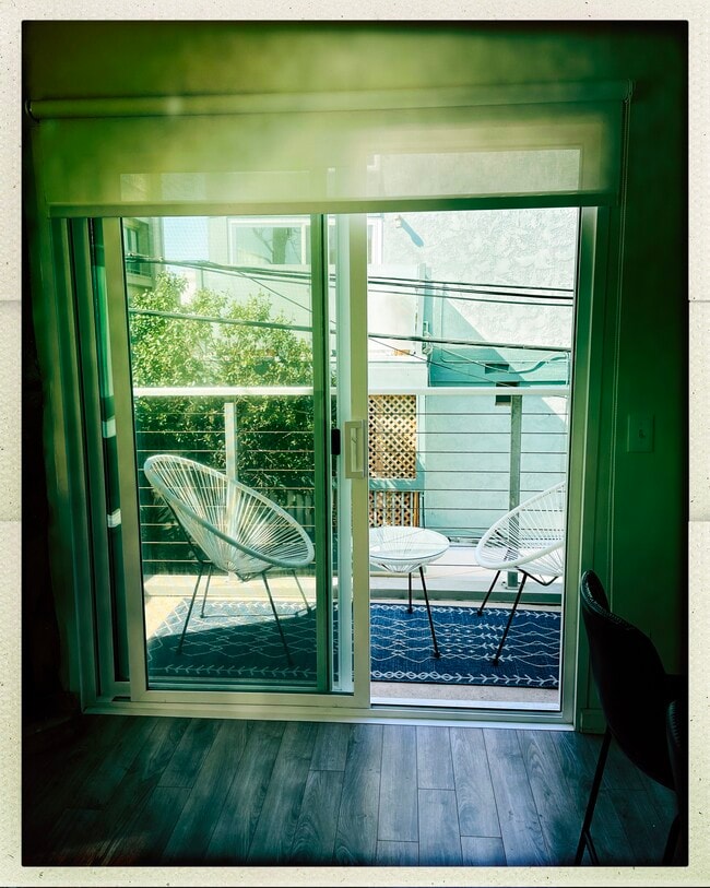 15 Spinnaker St, Unit 3 A in Marina Del Rey, CA - Foto de edificio - Building Photo