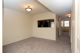 Signature Place in Midland, TX - Building Photo - Interior Photo