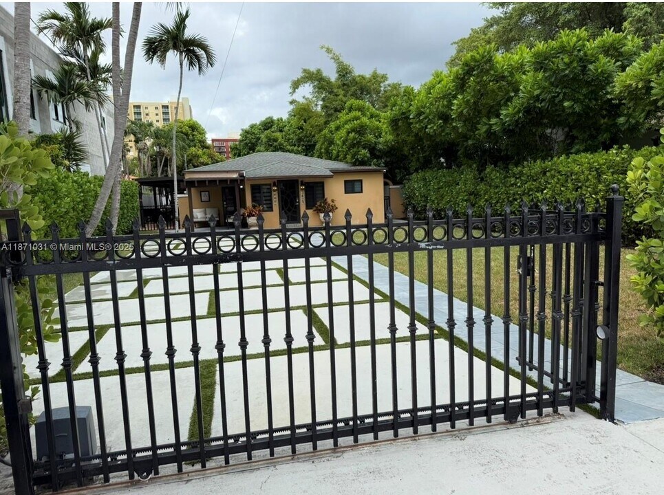 3429 SW 23rd Terrace in Miami, FL - Building Photo