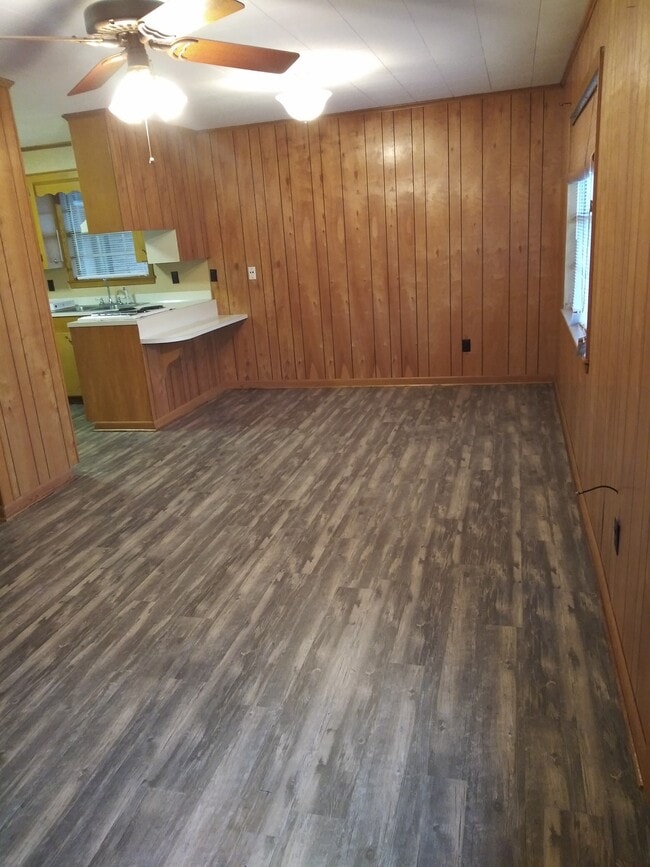 509 Maxine Ave, Unit A in Mccomb, MS - Building Photo - Building Photo