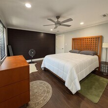6325 Riverview Way in Houston, TX - Building Photo - Building Photo
