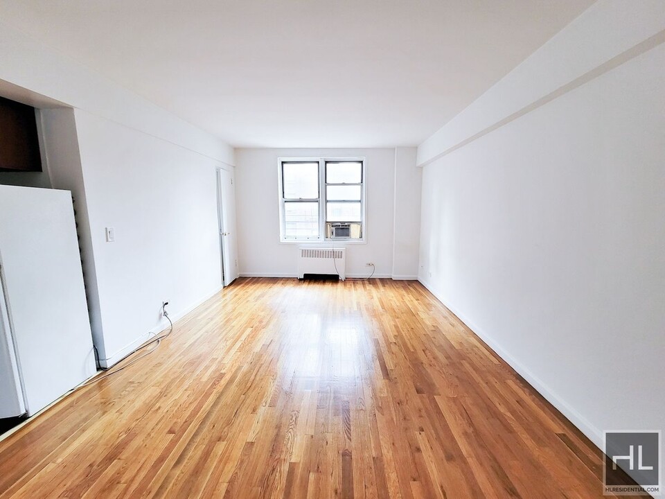 East 58th Street in New York, NY - Building Photo