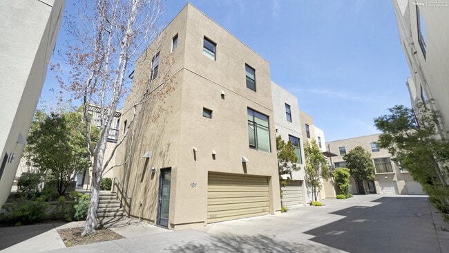 153 City Limits Cir in Oakland, CA - Foto de edificio - Building Photo