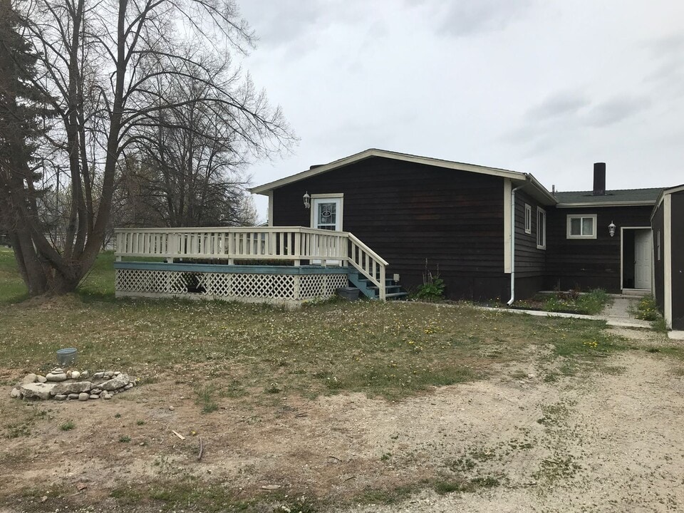 527 W River Rd in Hamilton, MT - Building Photo