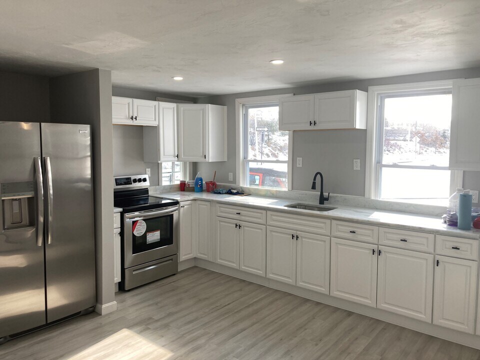 8 Olde Millbury St in Worcester, MA - Building Photo