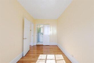 511 Beacon St, Unit 12 in Boston, MA - Foto de edificio - Building Photo