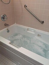 4525 James Ct, Unit B207 in Virginia Beach, VA - Building Photo - Building Photo