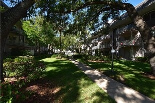 4606 W Gray St in Tampa, FL - Building Photo