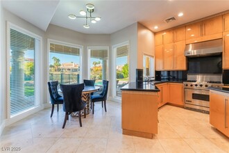 2221 Glenbrook Way in Las Vegas, NV - Building Photo - Building Photo